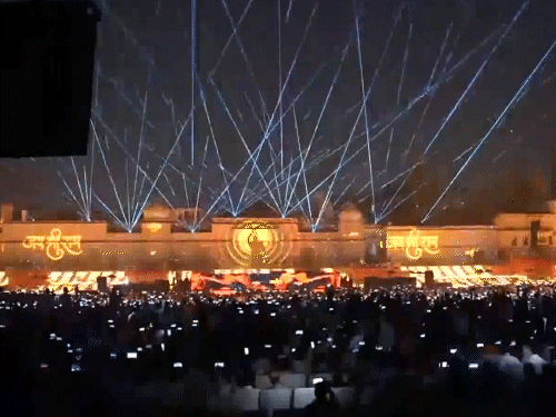 राम की पैड़ी पर लेजर शो का नजारा।