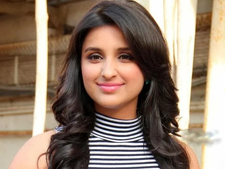 পরিণীতি চোপড়া তার প্রথম ছবি 'লেডিস ভার্সেস রিকি বাহল'-এর জন্য সেরা মহিলা অভিষেকের জন্য ফিল্মফেয়ার পুরস্কার পান।