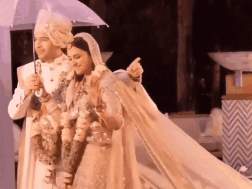 शादी का एक वीडियो सोशल मीडिया पर सामने आया था, जिसमें परिणीति और राघव छाता लेकर डांस करते हुए नजर आए थे। - फाइल फोटो