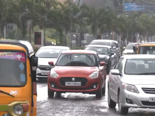 तामिळनाडूच्या नीलगिरी रेल्वे मार्गावर भूस्खलन, अनेक गाड्या रद्द: पुढील 7 दिवस दक्षिण भारतात मुसळधार पावसाचा इशारा; ईशान्य मान्सून सक्रिय पावसामुळे रस्त्यांवर वाहतूक कोंडीसारखी परिस्थिती निर्माण झाली होती.