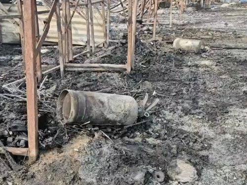 हादसे के बाद हर तरफ राख ही राख दिखाई दे रही थी।