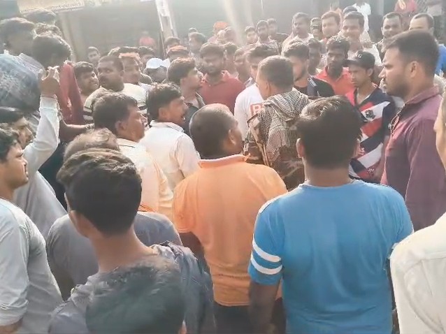गिरिडीह का जमुआ सब्जी मंडी में दो गुटों में बवाल:  जाम को लेकर शुरू हुआ विवाद, खूब हुई पत्थरबाजी, जमकर बरसे लाठी-डंडे – Giridih News