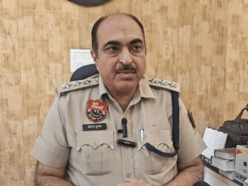 DSP धीरज कुमार ने कहा कि वीडियो में दिख रहे दूसरे कर्मचारियों की पहचान कर उनके खिलाफ भी कार्रवाई की जाएगी।