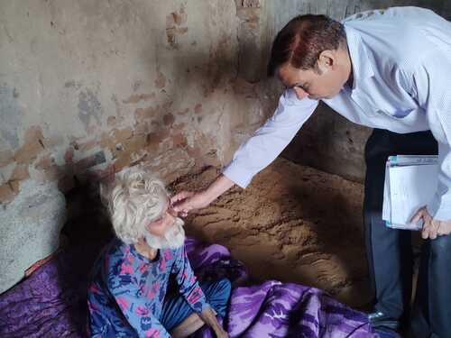 जाखोद गांव में सालों से था कैद, शुरू हुआ इलाज