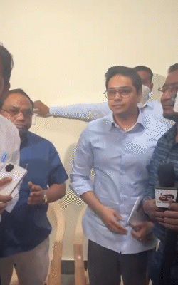 बैठक में मायावती के साथ भतीजे आकाश आनंद भी बैठक में पहुंचे।