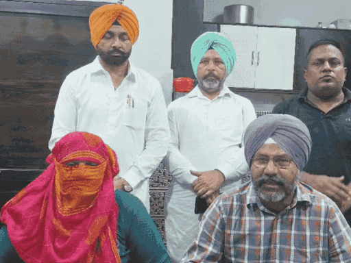 पीड़िता ने एसएचओ भूषण कुमार पर लगाए थे गंभीर आरोप। लोक इंसाफ मंच के प्रमुख जरनैल सिंह इस मामले में पीड़िताओं की मदद कर रहे है।
