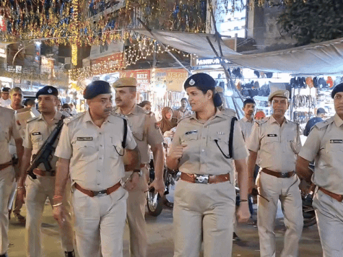 श्रीगंगानगर एसपी अमृता दुहन ने गोल बाजार का जायजा लिया।