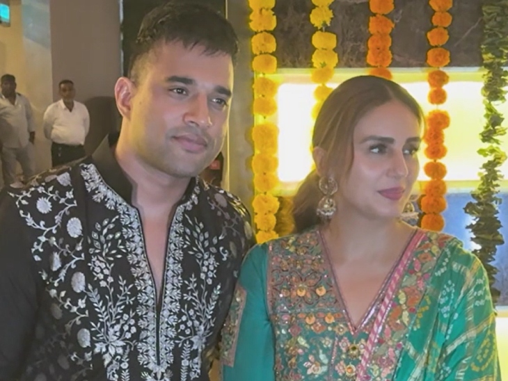 सगाई की अफवाहों के बीच हुमा कुरैशी एक्टर रचित सिंह के साथ पार्टी में शामिल हुईं।