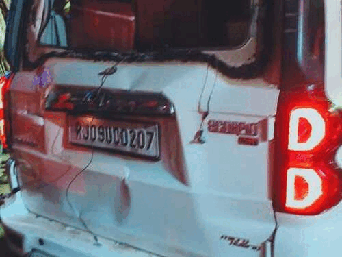 हिस्ट्रीशीटर डेनिस की स्कॉर्पियो को कैंपर सवार बदमाशों ने टक्कर मारकर क्षतिग्रस्त कर दिया था।