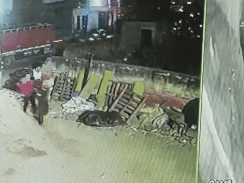 आरोपी गली में एंट्री करने के दौरान