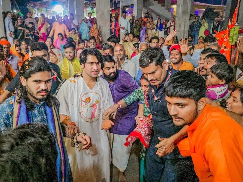 समर्थक और शिष्य मंडल को साथ बागेश्वर पीठाधीश दीपावली का त्योहार मनाएंगे।