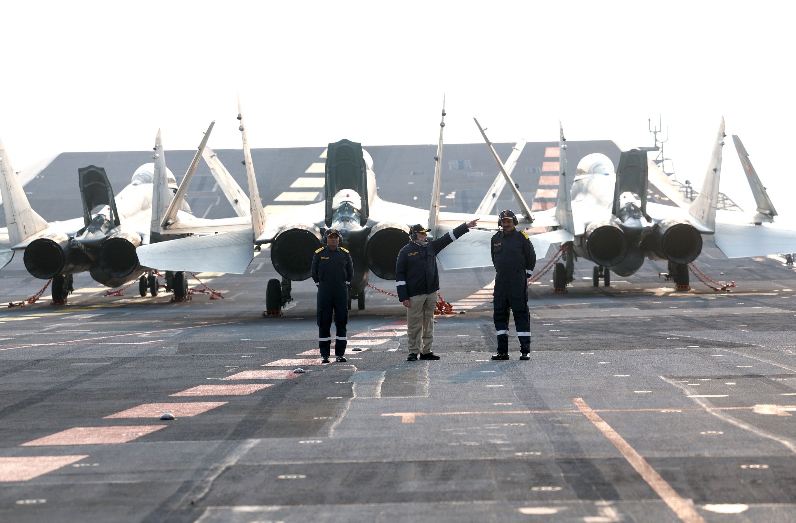 नेवी के अफसरों के साथ INS विक्रांत के कामकाज को समझा और जानकारी।