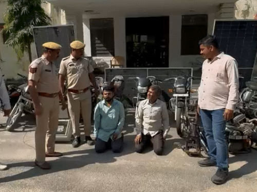 फतहनगर थाना पुलिस ने शातिर चोर बाबूलाल पुत्र ओंकार डांगी और प्रकाश पुत्र रूप लाल डांगी को गिरफ्तार किया।