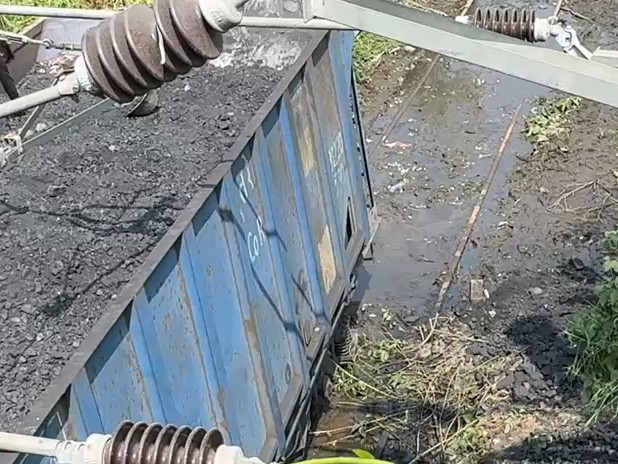 ​​​​​​​गिरिडीह में मालगाड़ी के चार डिब्बे पटरी से उतरे:  दो दिनों से बाधित कोयला परिवहन, पिछले महीने भी ट्रैक पर बेपटरी हुई थी गाड़ी – Giridih News