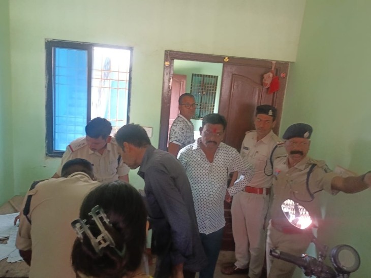 घटना स्थल पर पहुंची पुलिस।