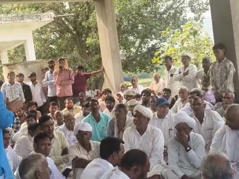 बैठक में गुर्जर समाज के तीन पंचायतों के लोग मौजूद रहे।