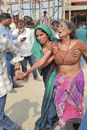 हनुमान का शव पहुंचने पर परिवार की महिलाएं रो-रोकर बेहाल दिखीं।