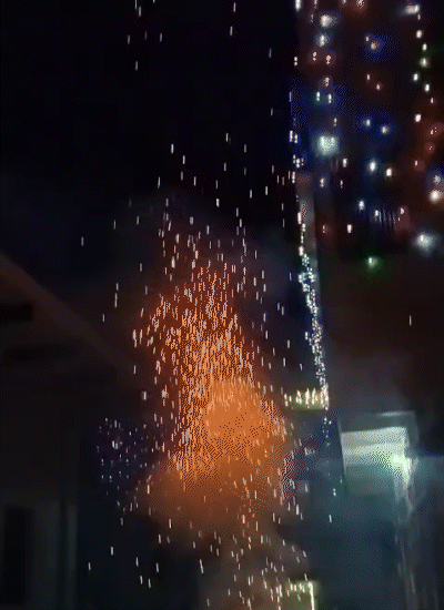 दीपावली पर लोगों ने जमकर आतिशबाजी की।