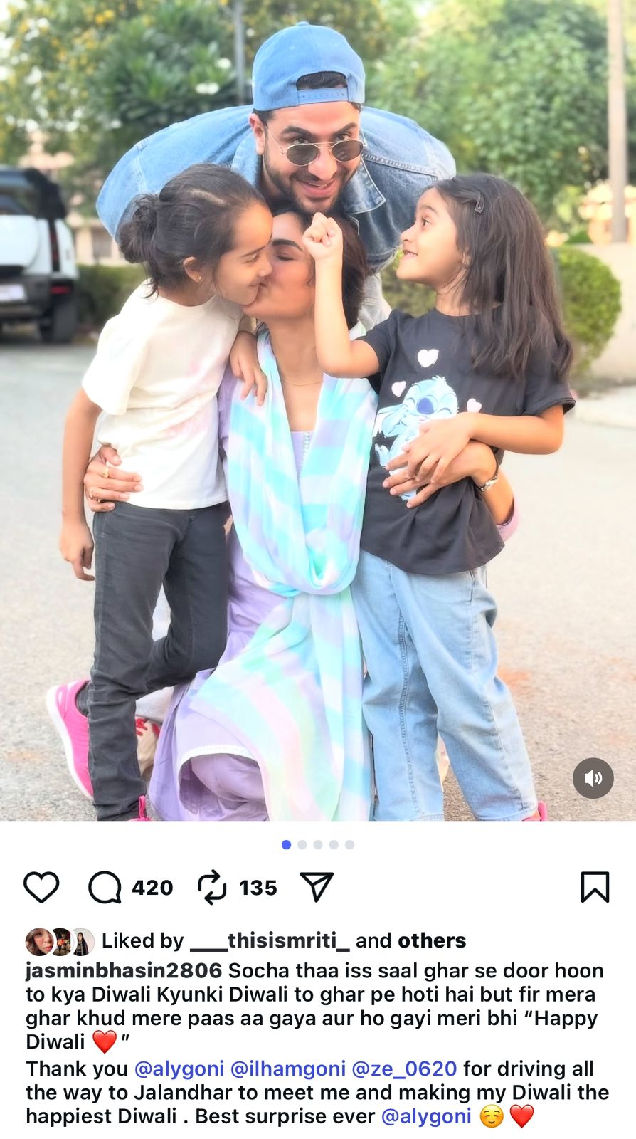 जस्मिन द्वारा शेयर की गई पोस्ट। जिसमें वह अली और बच्चों के साथ नजर आ रहीं हैं।