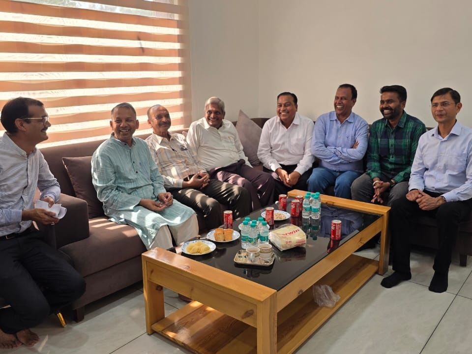 ग्रामवासियों के साथ पद्मश्री राजिंदर गुप्ता।