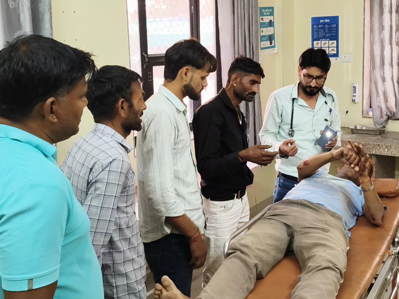 अखेपुरा टोल प्लाजा के पास अज्ञात वाहन ने बाइक को टक्कर मार दी।