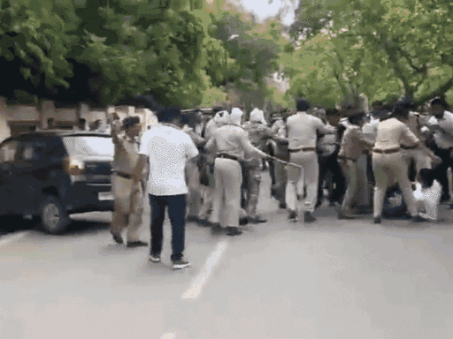 7 मई 2025 को भीम आर्मी के पूर्व सदस्य रूपेश केन को हाईकोर्ट परिसर के सामने वकीलों ने पीट दिया था।