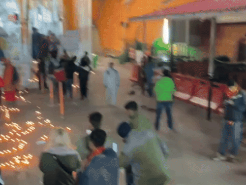 गंगोत्री धाम को फूलों और लाइटों से सजाया गया।