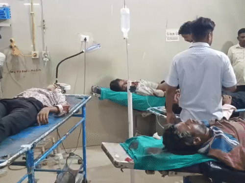 पुलिस पांचों की शिनाख्त के प्रयास में जुटी है।