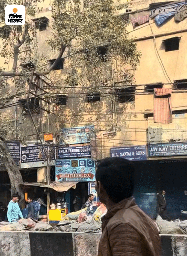 ब्लैकबोर्ड-पत्नी को लोग कोठेवाली समझते हैं:  जीबी रोड का पता देख बच्चों को एडमिशन नहीं मिलता; दोस्त कहते हैं चलो तुम्हारे घर मौज करते हैं
