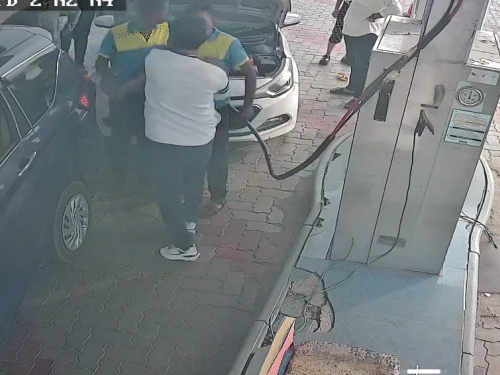 SDM और 2 पंपकर्मियों के बीच हाथापाई शुरू हो गई।