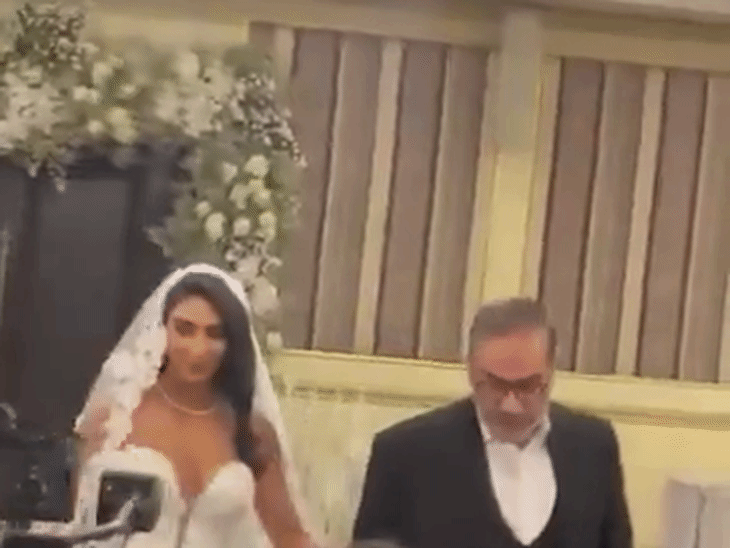 ईरान में हिजाब थोपने वाले की बेटी ने स्लीवलेस-ड्रेस पहनी:  वीडियो देख लोग नाराज, कहा- उनकी दुल्हन महल में, हमारी जमीन के नीचे दफन