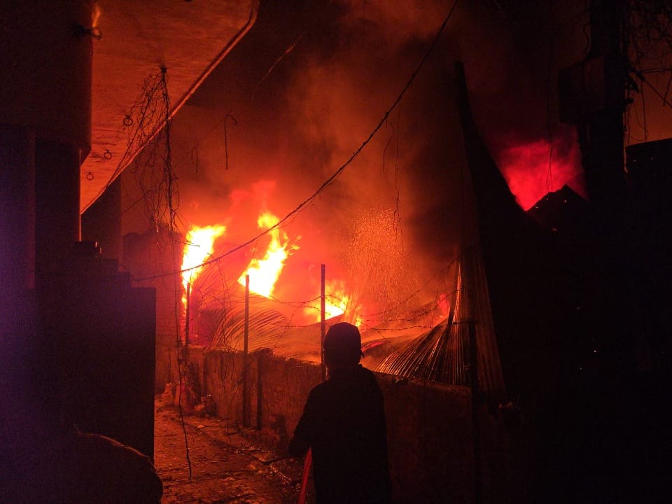 A massive fire broke out in a scrap warehouse in Azamgarh. | आजमगढ़ में ...