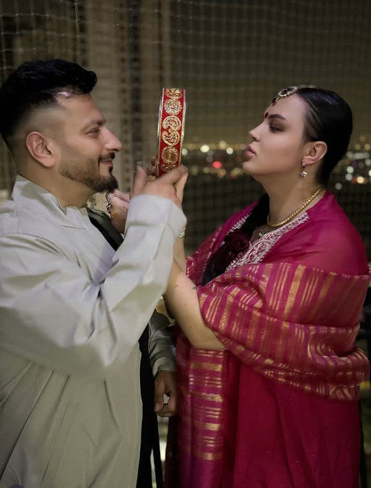 करवा चौथ के मौके पर ली गई ऋषभ की तस्वीर।