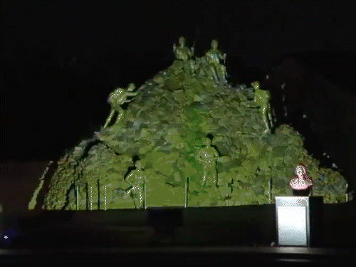 कार्यक्रम में वीरों की गाथा भी दिखाई गई।