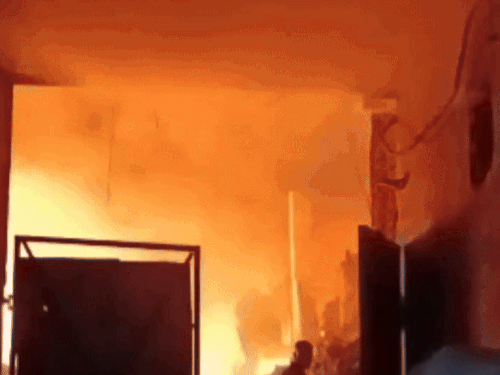 जालंधर की एक चप्पल फैक्ट्री में देर रात आग लग गई। - Dainik Bhaskar