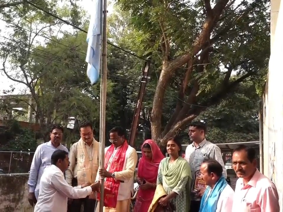 प्रदेश सरकार उज्जैन में अंतरराष्ट्रीय स्तर का स्टेडियम बनाने की योजना पर काम कर रही है।