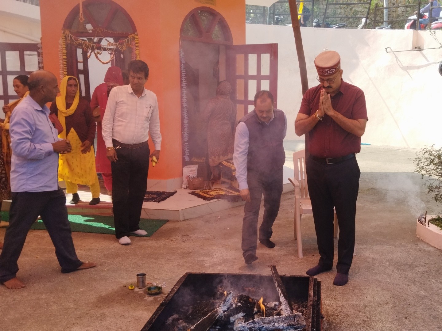 हवन पूजन कर लोगों की विश्वशांति की कामना