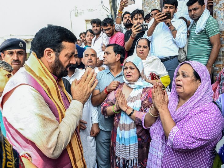 हरियाणा के CM नायब सिंह सैनी ने संदीप लाठर के घर पहुंचकर परिवार से मुलाकात की।