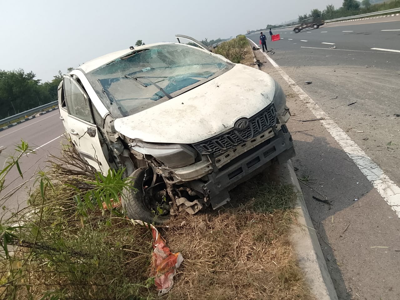 आगरा-लखनऊ एक्सप्रेसवे पर कार पलटी, 7 घायल:  चालक को झपकी आने से हुआ हादसा, दो की हालत गंभीर – Unnao News
