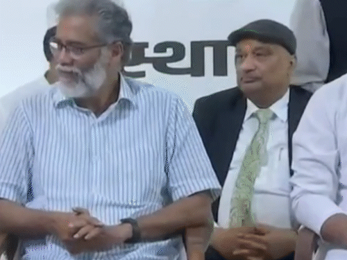 पटना के होटल मौर्या में महागठबंधन की प्रेस कॉन्फ्रेंस। - Dainik Bhaskar