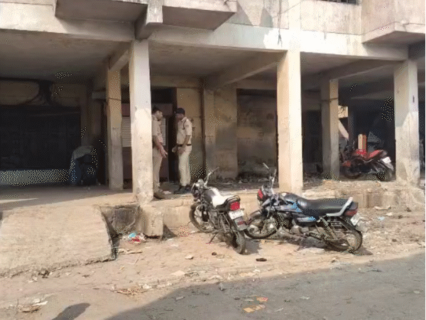 इसी जगह पर फायरिंग और चाकू बाजी की घटना हुई थी।