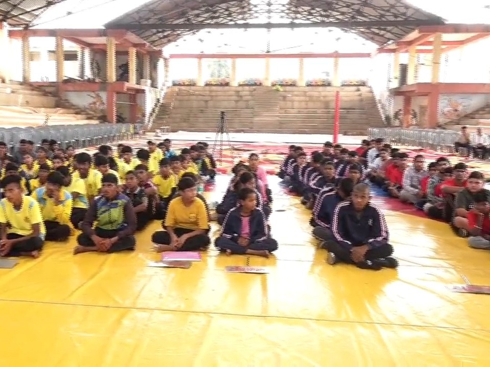 जबलपुर की नैंसी बर्मन ने खिलाड़ियों से शपथ भी दिलवाई।