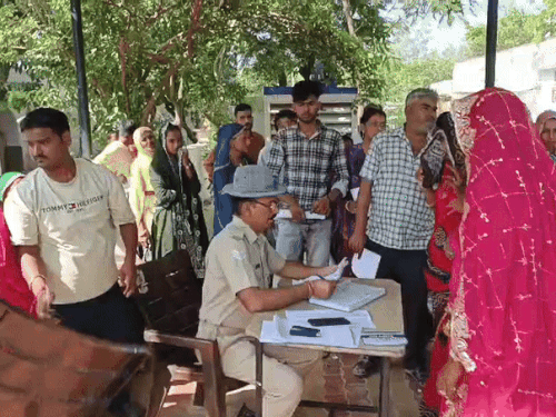 भाई दूज अजमेर की सेंटर जेल में एक अनोखा और भावनात्मक दृश्य लेकर आया।