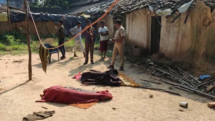 बुधवार की सुबह घर के आंगन में पति-पत्नी की लाश मिली थी