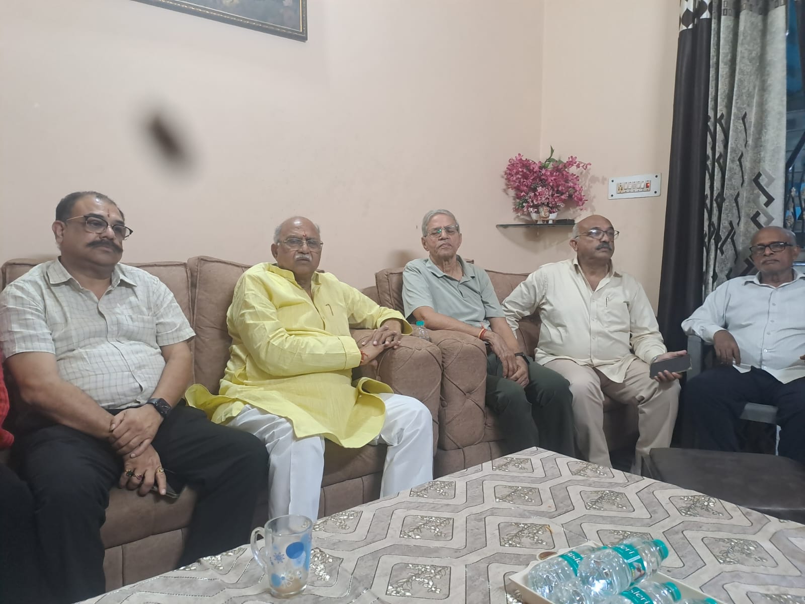 मेरठ में कैंट विधायक बोले पुलिस का आचरण असहनीय:  विकुल चपराणा को लेकर कहा कि ऐसे लोग बस झंडा लगाकर पद प्राप्त कर रहे हैं – Meerut News