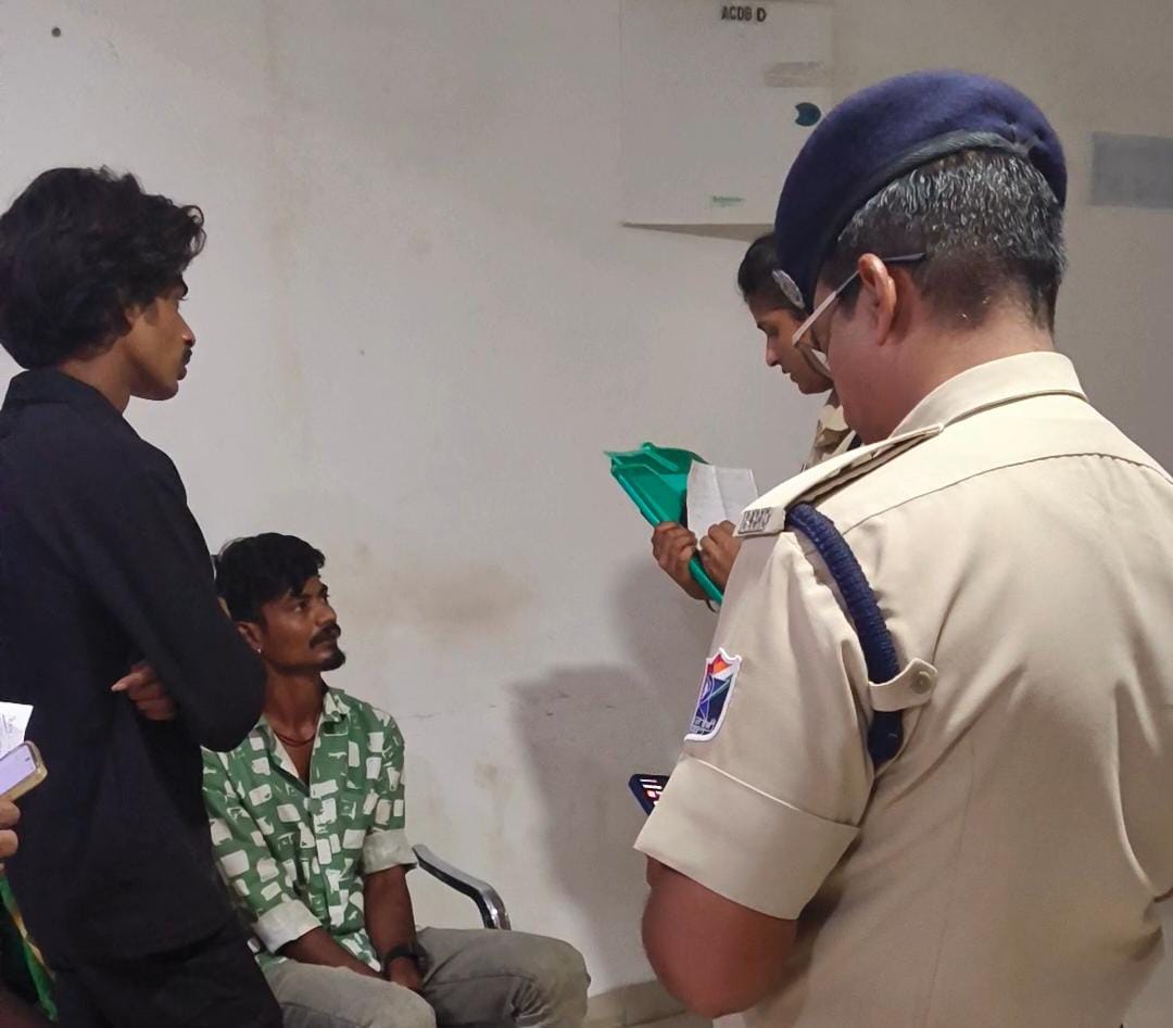 ट्रेन से पैर कटने पर आरपीएफ ने भी मेडिकल कॉलेज पहुंच कर घायल के परिजनों से जानकारी ली।