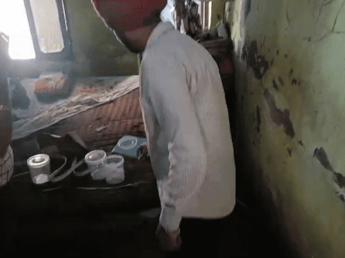ब्लास्ट होने के बाद घटनास्थल पर पहुंचकर फोरेंसिक टीम जांच कर रही है।