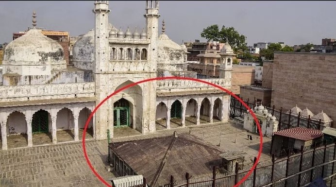 ज्ञानवापी परिसर में स्थित वजूस्थल (लाल घेरे में) को सुप्रीम कोर्ट के आदेश पर सील किया गया है।