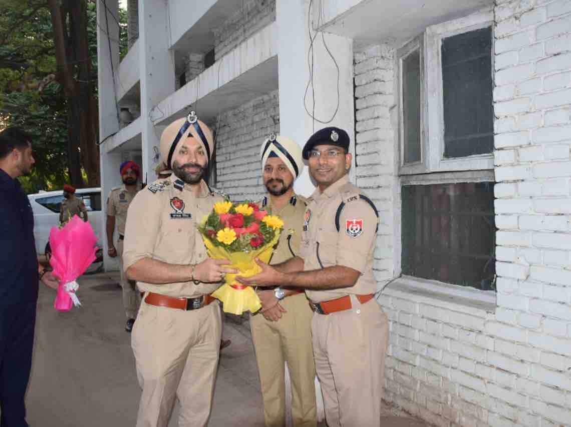 रूपनगर रेंज के नए डीआईजी ने संभाला पदभार:  कानून व्यवस्था को लेकर बुलाई मीटिंग, IPS नानक सिंह बोले- जन सुरक्षा पहली प्राथमिकता – Ropar (Rupnagar) News