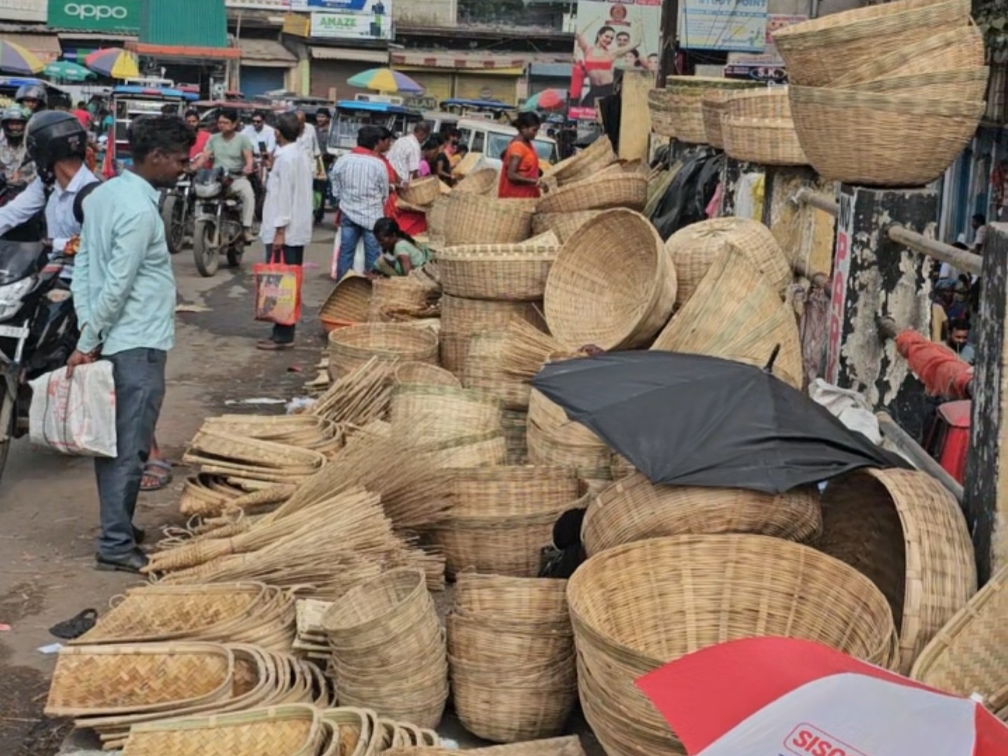 ​​​​​​​छठ महापर्व कल से, सूप-दउरा की बिक्री बढ़ी:  तुरिया समाज तैयार कर रहा बांस के सूप-दउरा, एक महीने से जुटे हैं 40 परिवार – koderma News